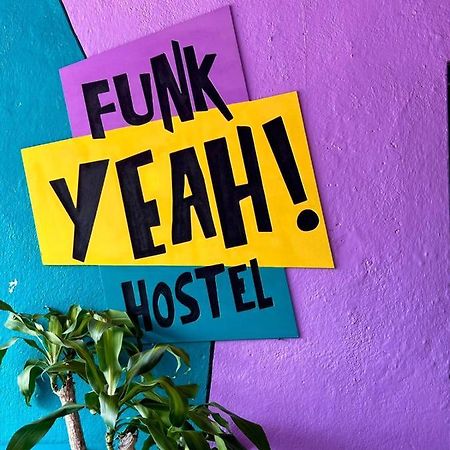 Funk Yeah Hostel Antigua Exterior photo