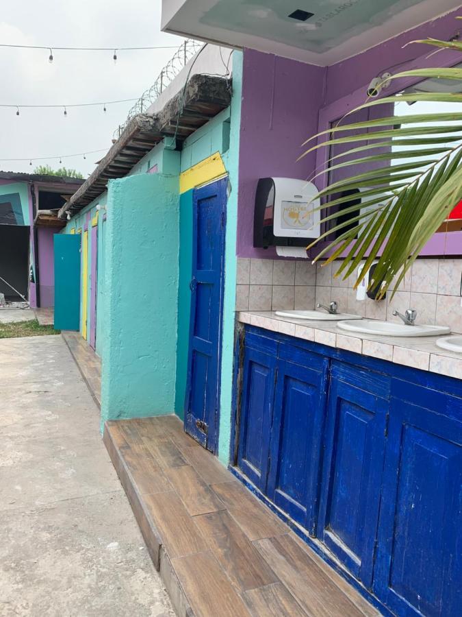 Funk Yeah Hostel Antigua Exterior photo