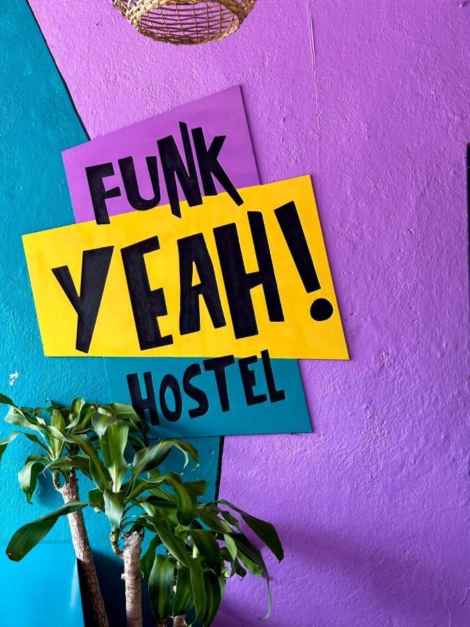 Funk Yeah Hostel Antigua Exterior photo